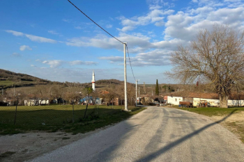 BİGA TÜRKBAKACAKTA ASFALT CEPHE MANZARALI ARSA