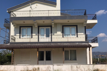 AYVALIK ALTINOVA DA SİTE SATILIK VİLLA